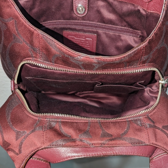 Burgundy coach - Picture 6 of 10